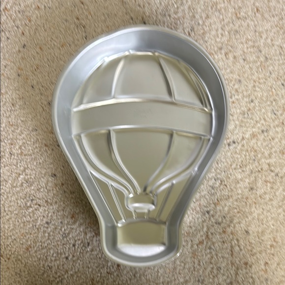 Wilton Bakeware Hot Air Balloon Cake Pan - Picture 1 of 6